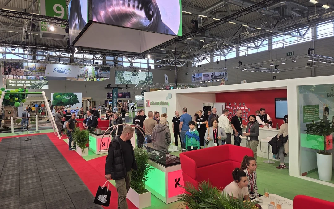 Kaiser & Kühne auf der FSB 2025 in Köln: Messestand mit vielen Besuchern