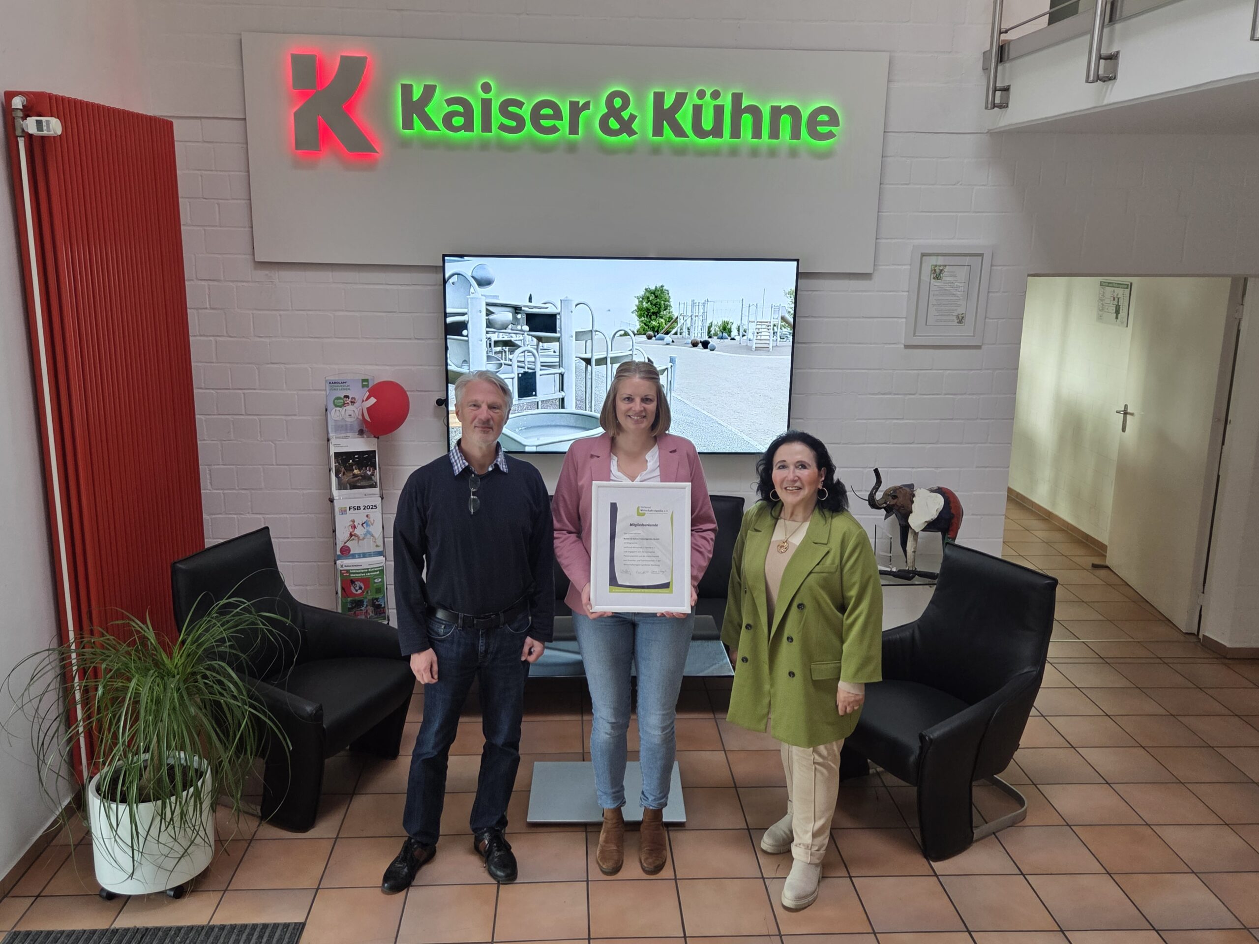 Urkundenübergabe Wirtschaft+Familie e.V.