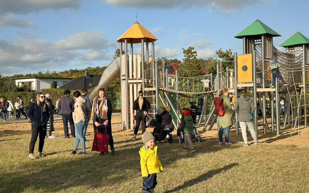 Ein Spielgerät von Kaiser & Kühne auf den Schmetterlingswiesen in Marzahn-Hellersdorf, Berlin