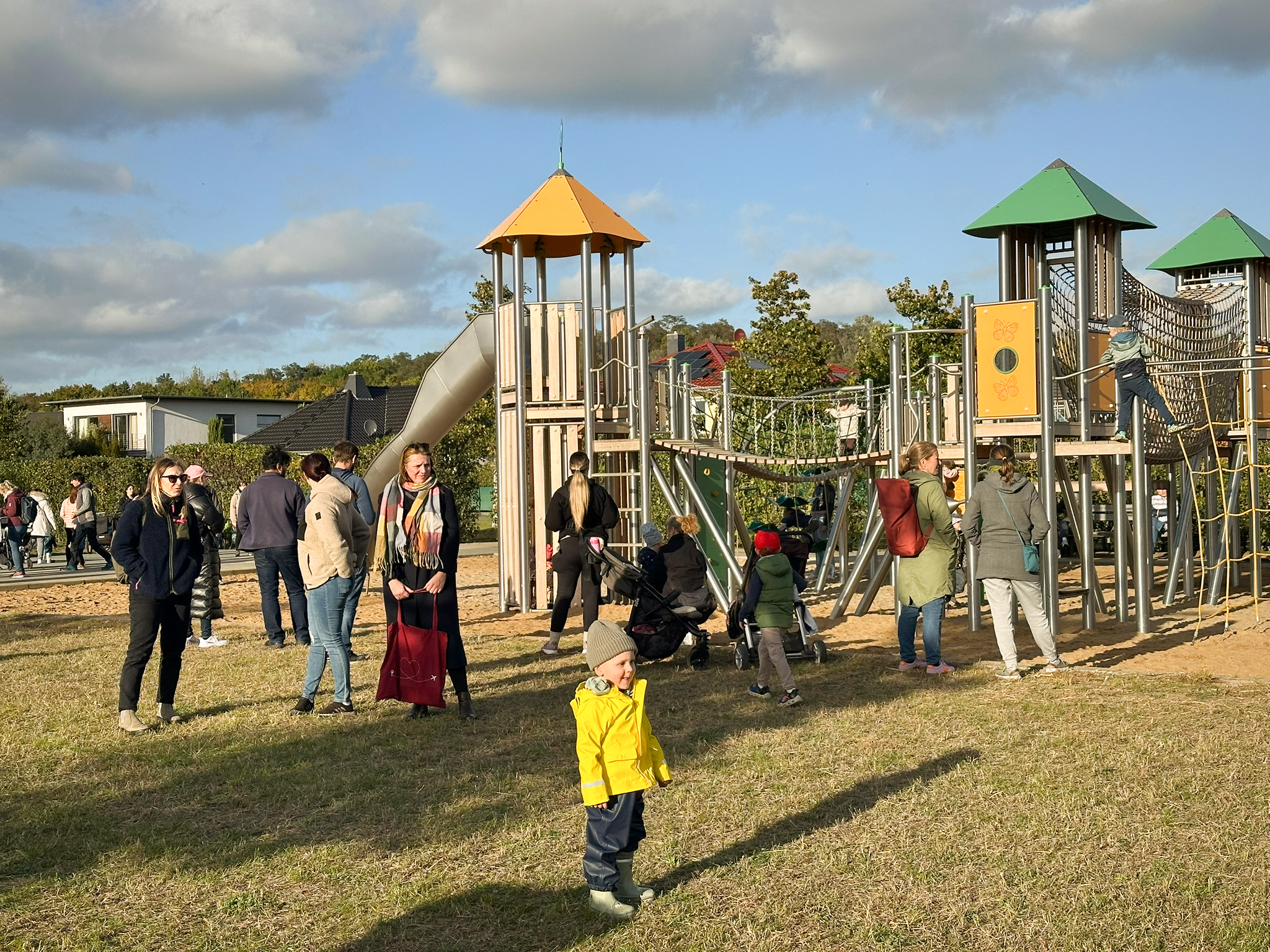 A play structure by Kaiser & Kühne in the butterfly meadows in Marzahn-Hellersdorf, Berlin