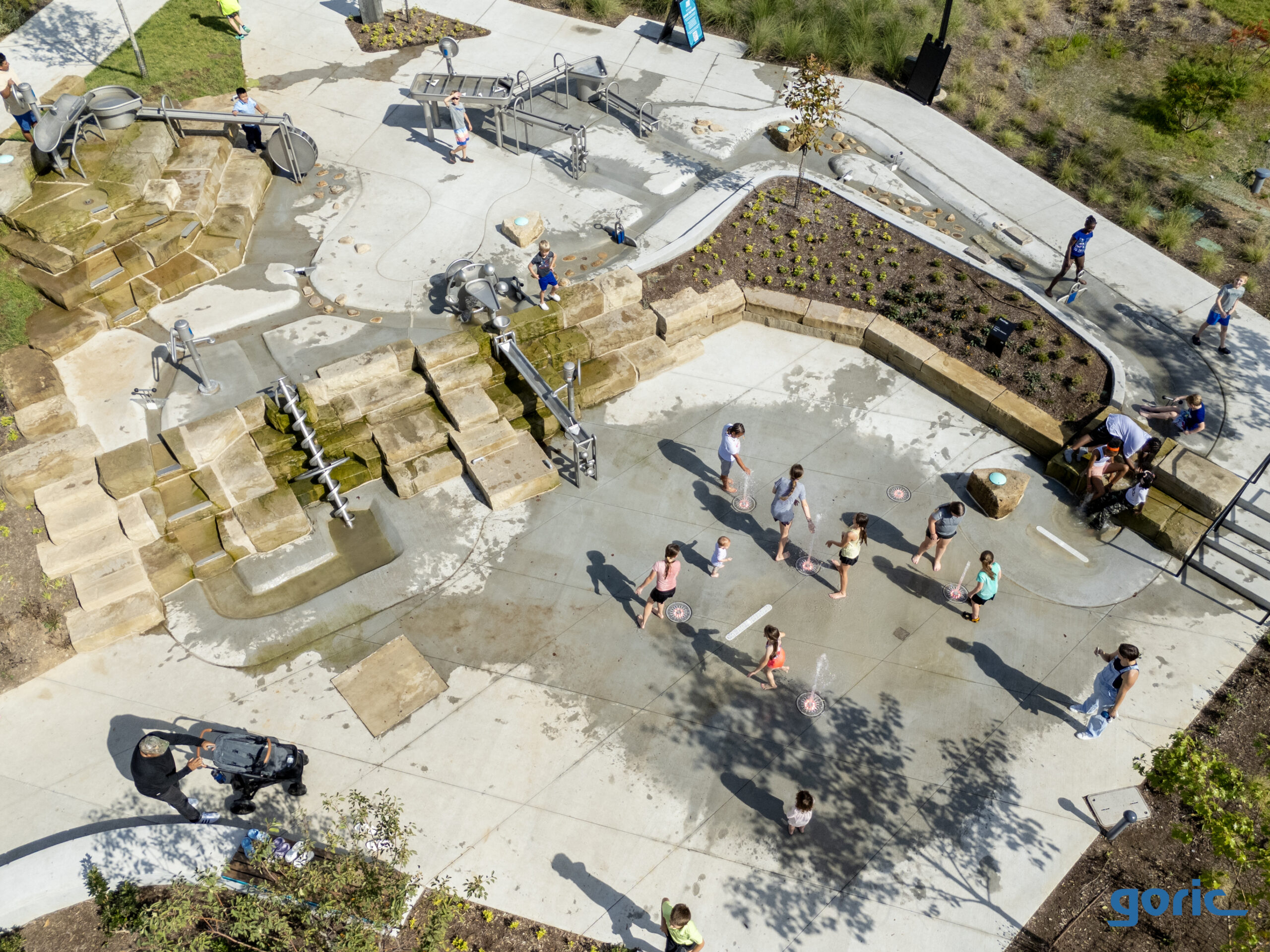 Gatton Park Drohnenaufnahme Gesamtübersicht Wasserspiel