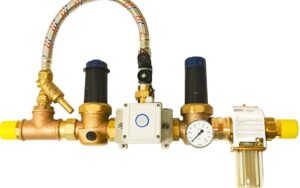 Valve combination with hygienic flush